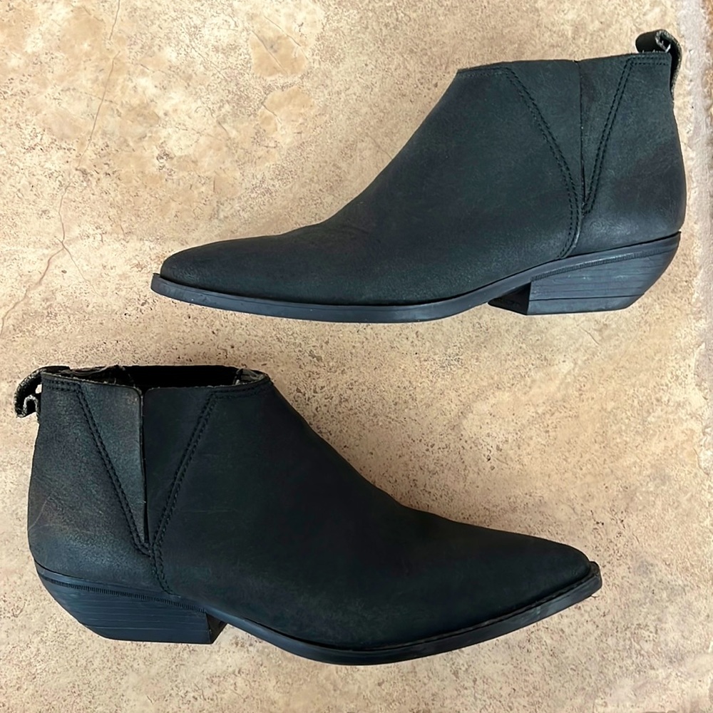 NEW Cougar Black Pointed Mini Heel Western Ankle Booties